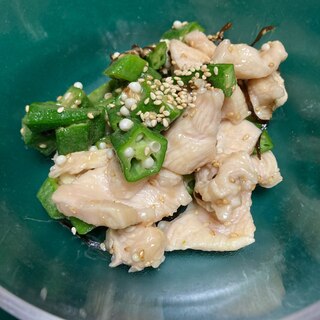 ぷるぷるしっとり！鶏胸肉とオクラの塩昆布和え